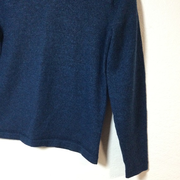 Alfani V-Neck Sweater Soft Knit Pullover Classic Blue Women's‎ Size S (137) - Picture 2 of 5